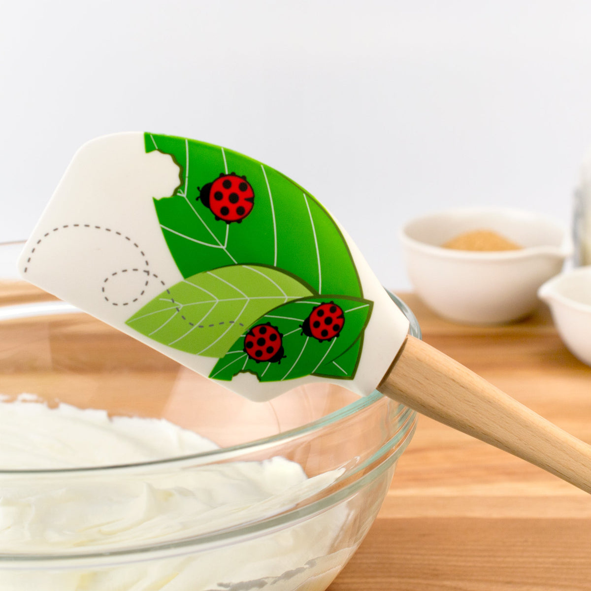 http://europeandeli.com/cdn/shop/products/tovolo-spatulart-wood-handled-ladybug-leaves-spatula-656267_1200x1200.jpg?v=1698416123