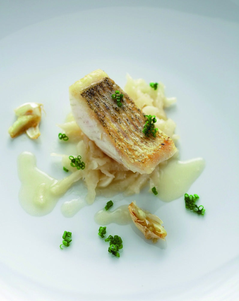 Crispy pike-perch fillet with creamy apple kohlrabi