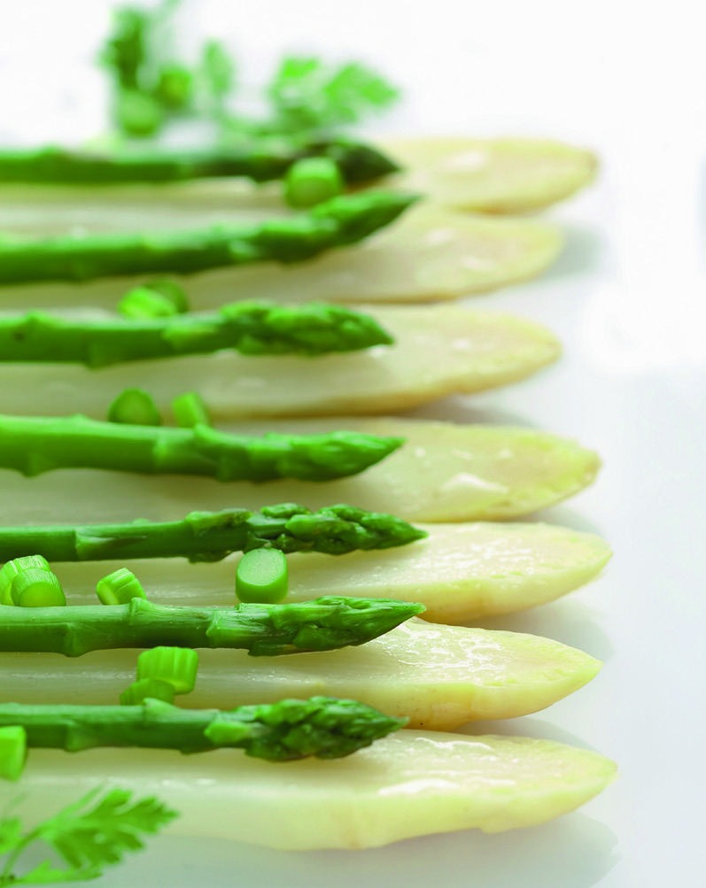 White and green asparagus salad with fresh chervil