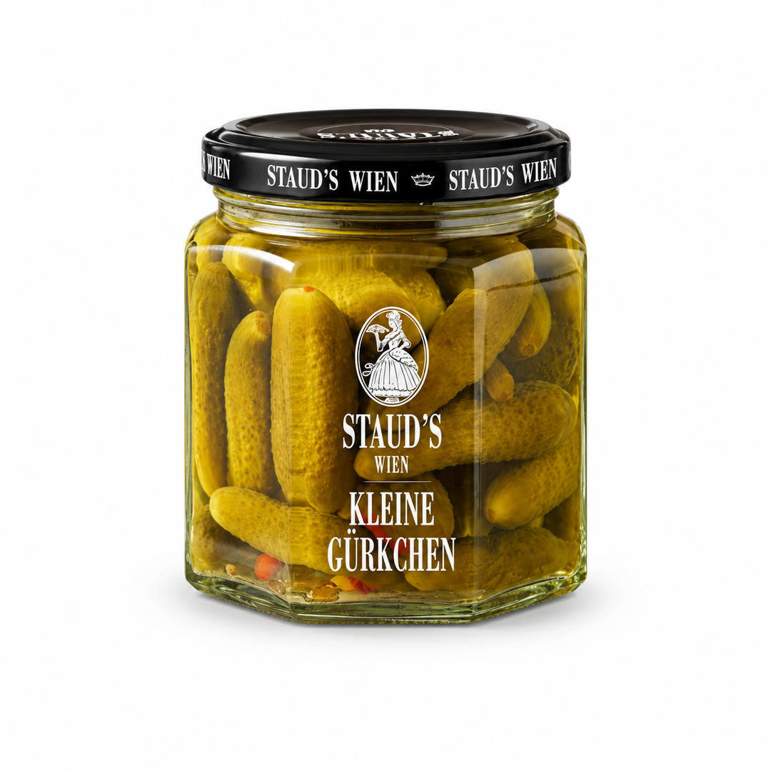 Staud's Kleine Gherkins 228 ml jar on white
